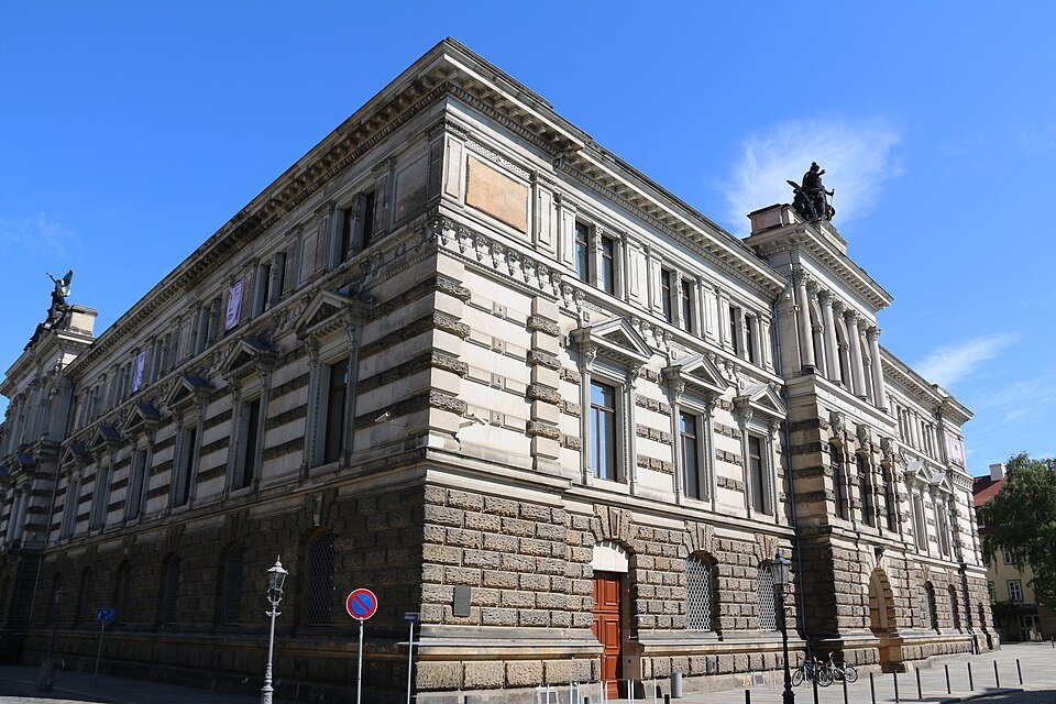 The Albertinum's rusticated corner and rooftop sculptures