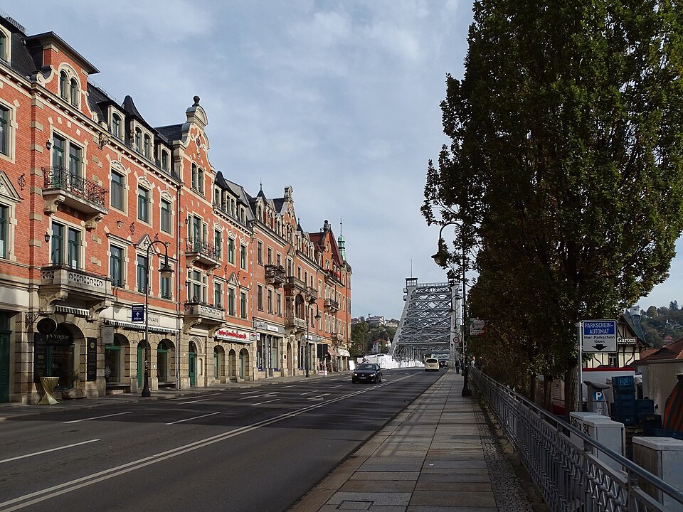 Schillerplatz with the Blaues Wunder beyond