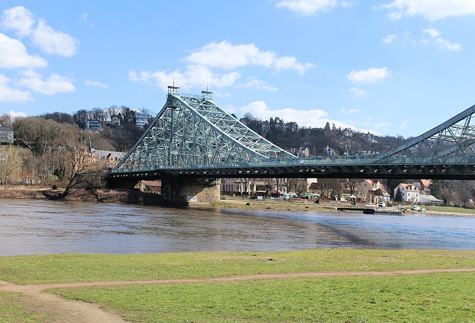 The Blaues Wunder over the Elbe meadows