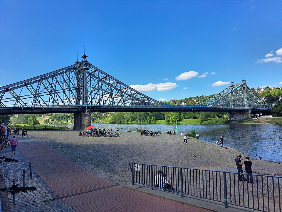 The Blaues Wunder from the Blasewitz riverbank