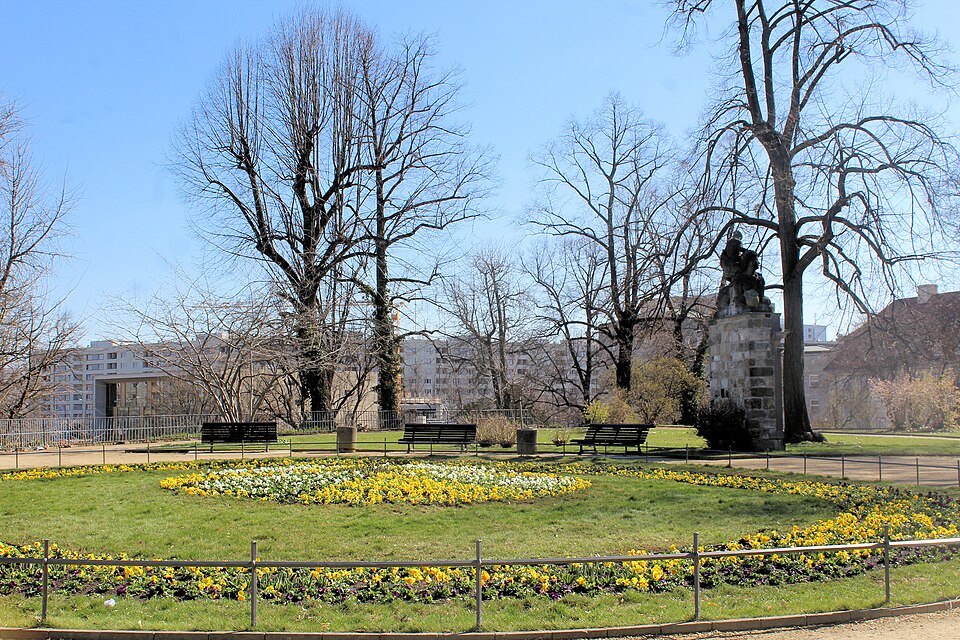 Spring flower beds in the Brühl Garden