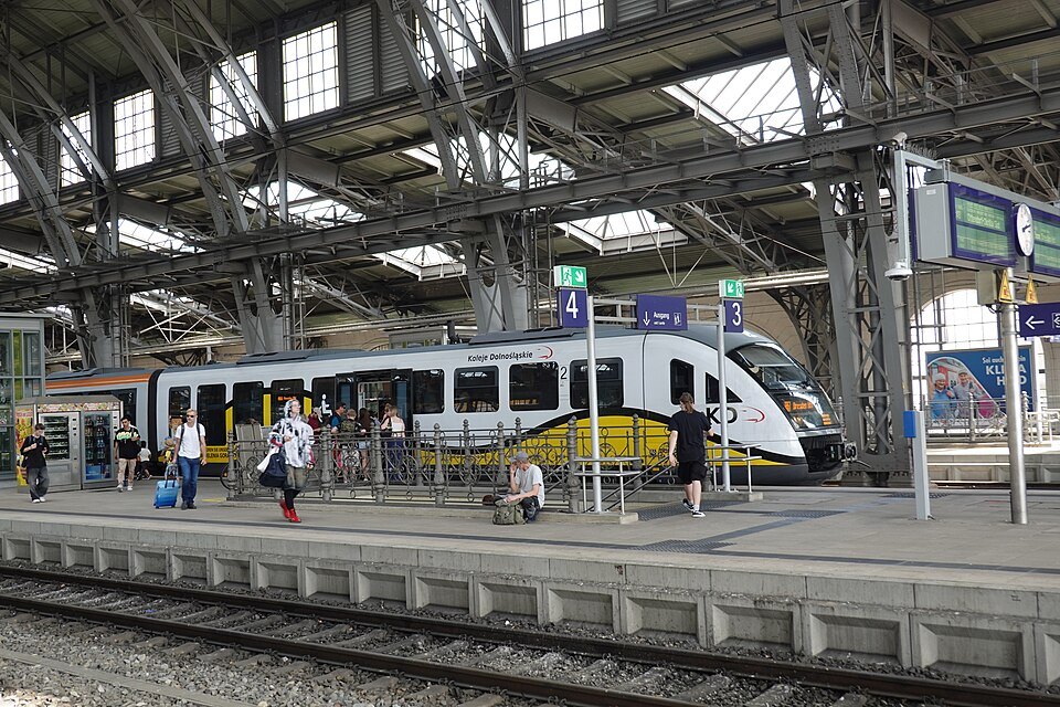 A regional train at Dresden-Neustadt station