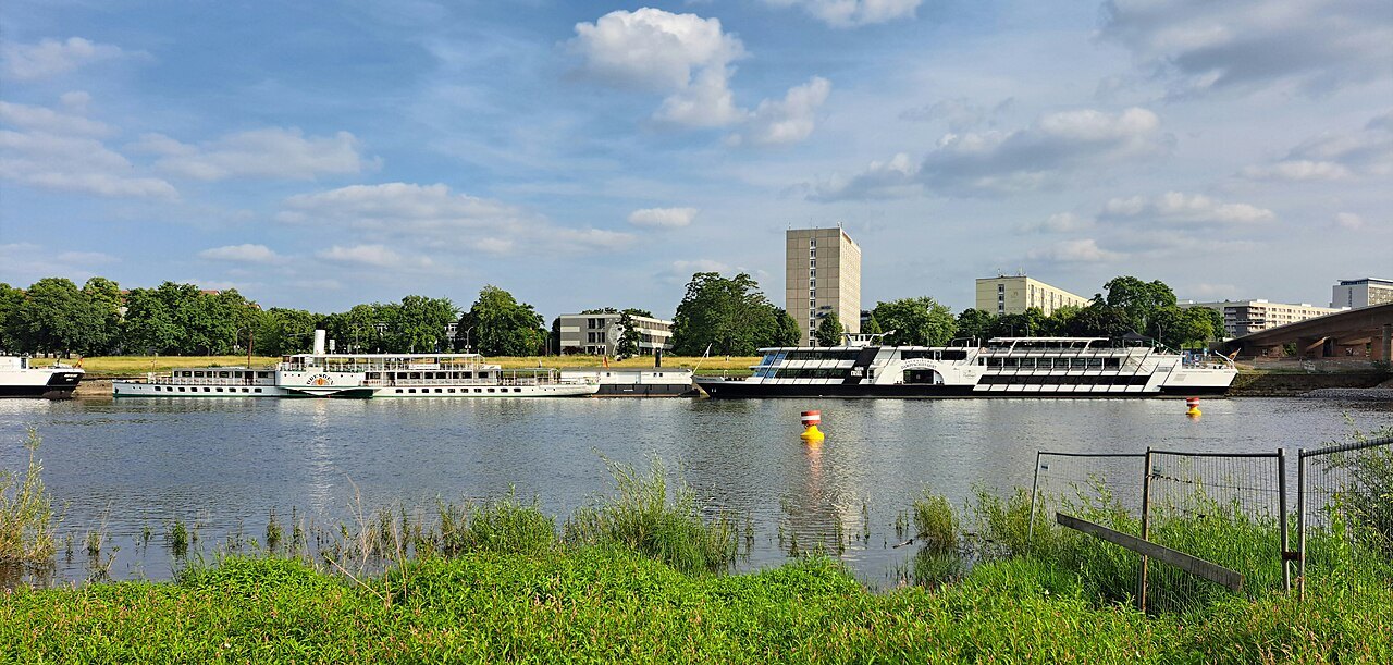The Terrassenufer across the river
