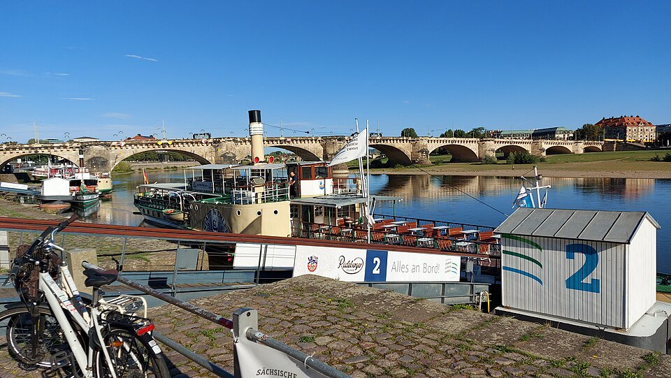 A paddle steamer moored by the Augustus Bridge