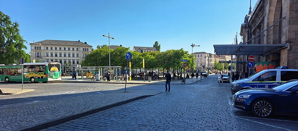 Schlesischer Platz in front of Dresden-Neustadt station