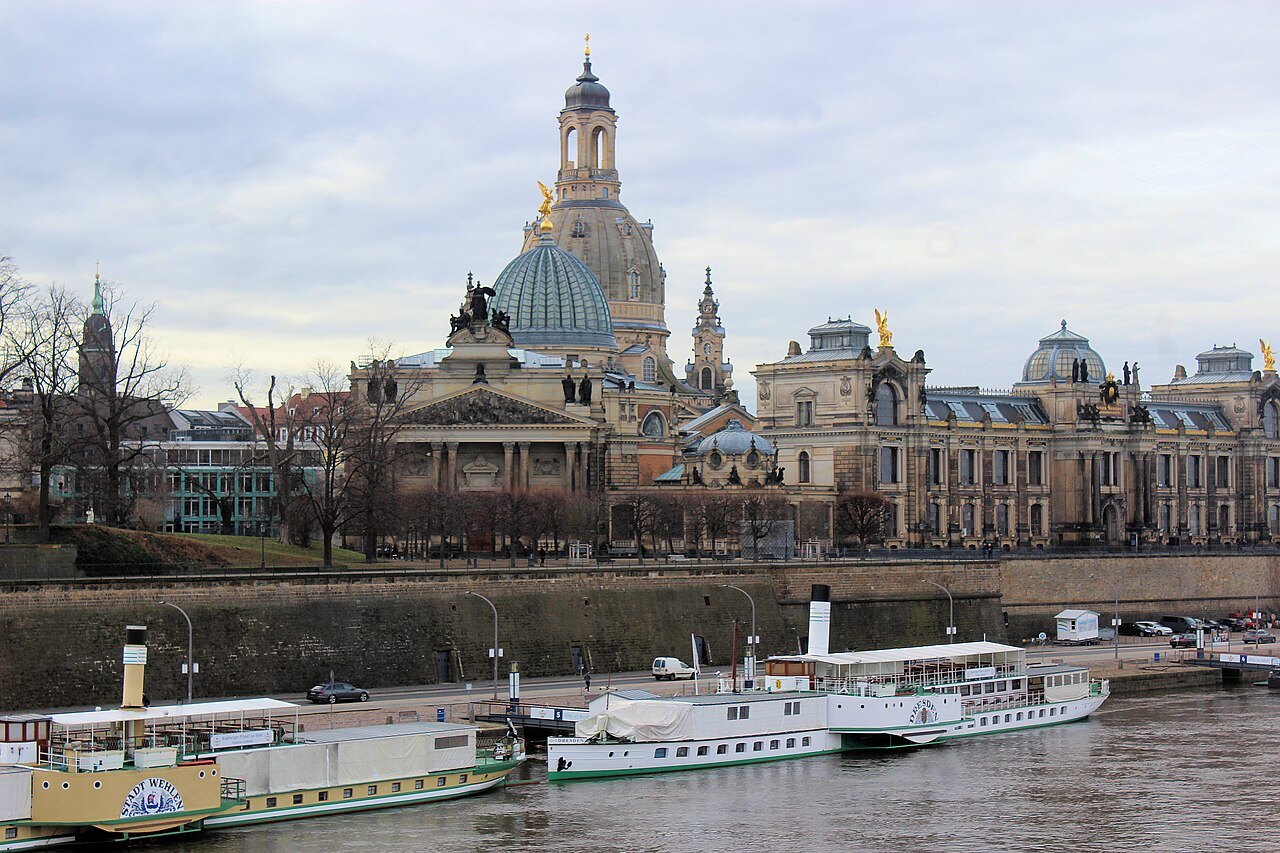 The Altstadt from the Elbe: the Frauenkirche's dome, the Academy of Fine Arts and the steamers below Brühl's Terrace