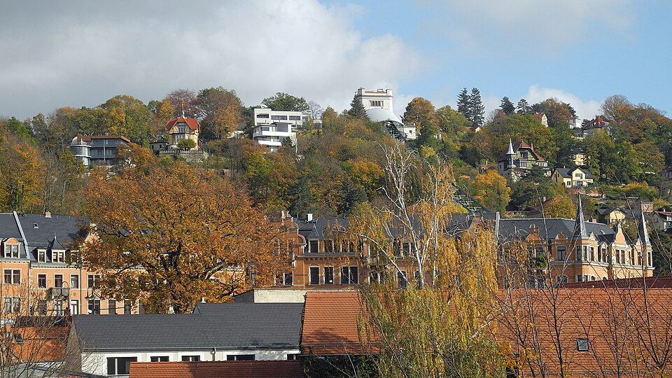Loschwitz villas on the wooded slopes in autumn