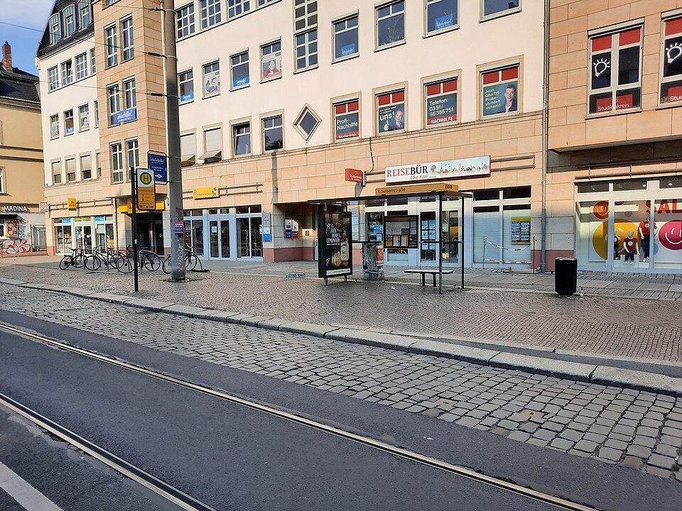 The tram stop on Louisenstraße in the Neustadt