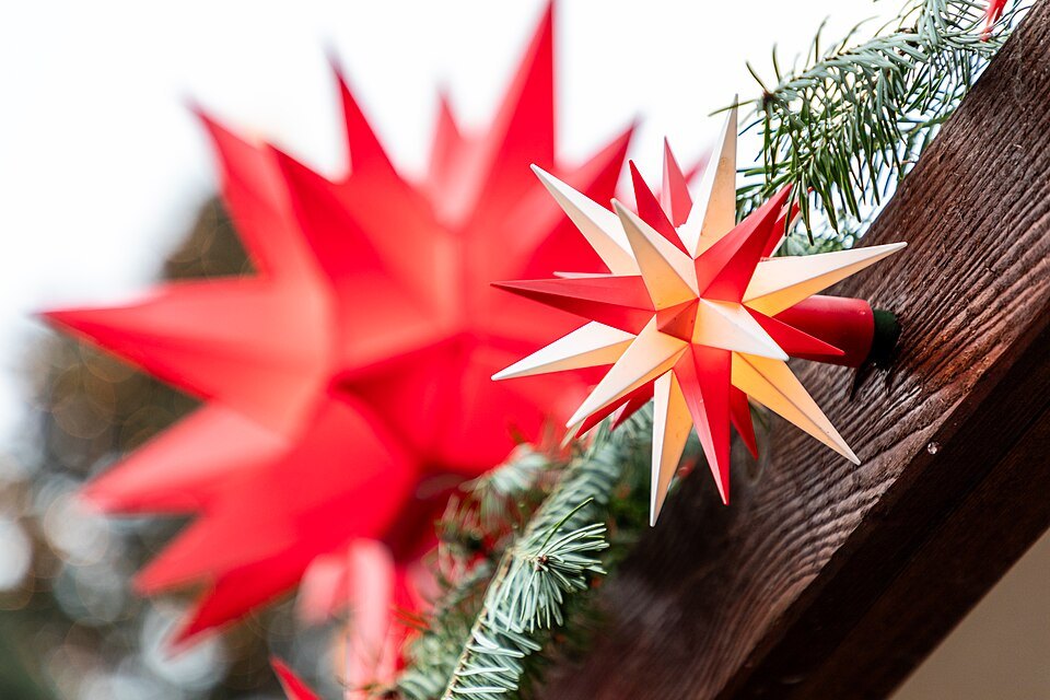Red Moravian stars at the Striezelmarkt