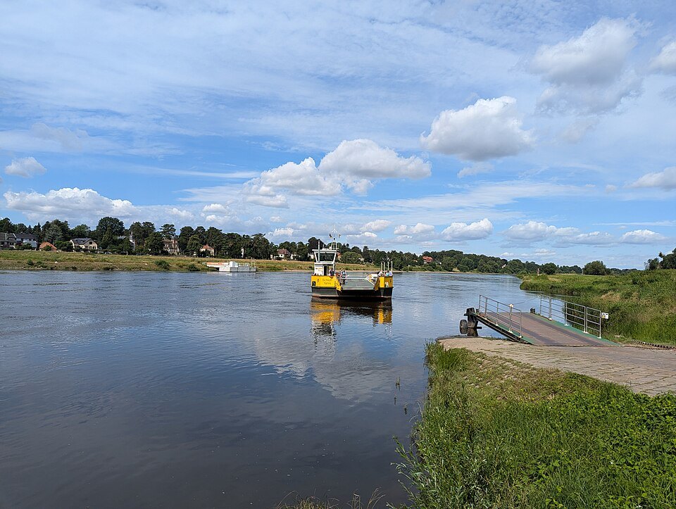 The ferry to Pillnitz