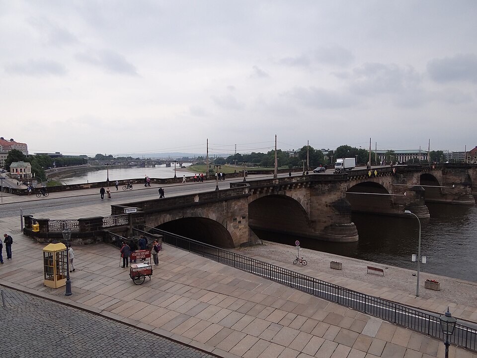 Walking across the Augustus Bridge
