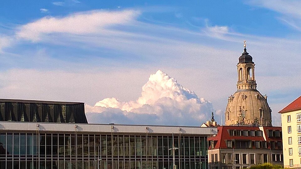 The Frauenkirche dome behind the Kulturpalast roof