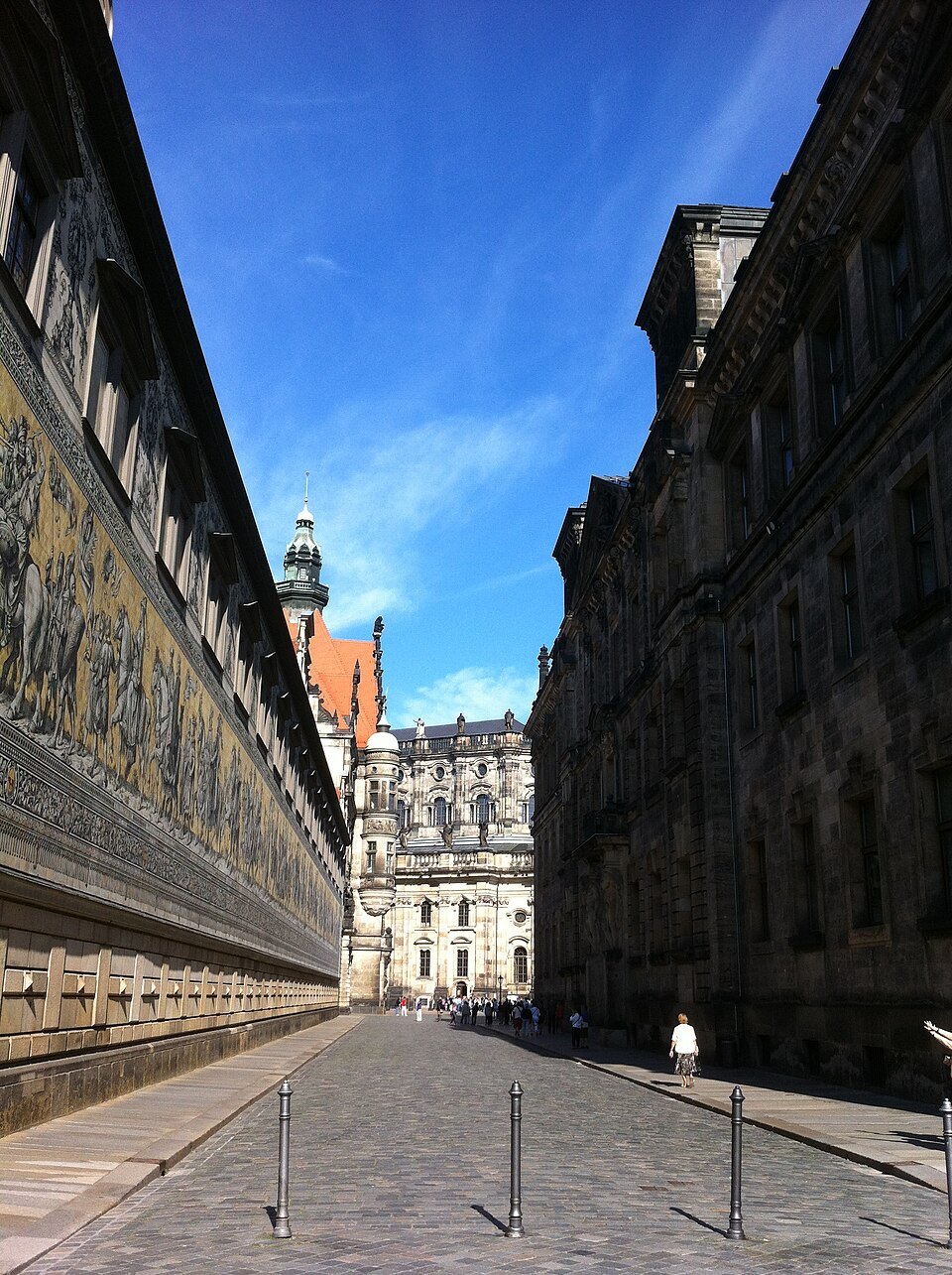 The narrow lane beside the mural in sunlight