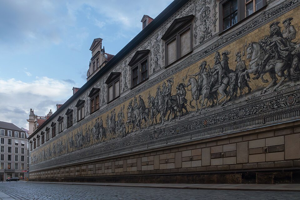 The Fürstenzug from the foot of the wall