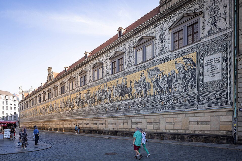 The long procession on Augustusstraße