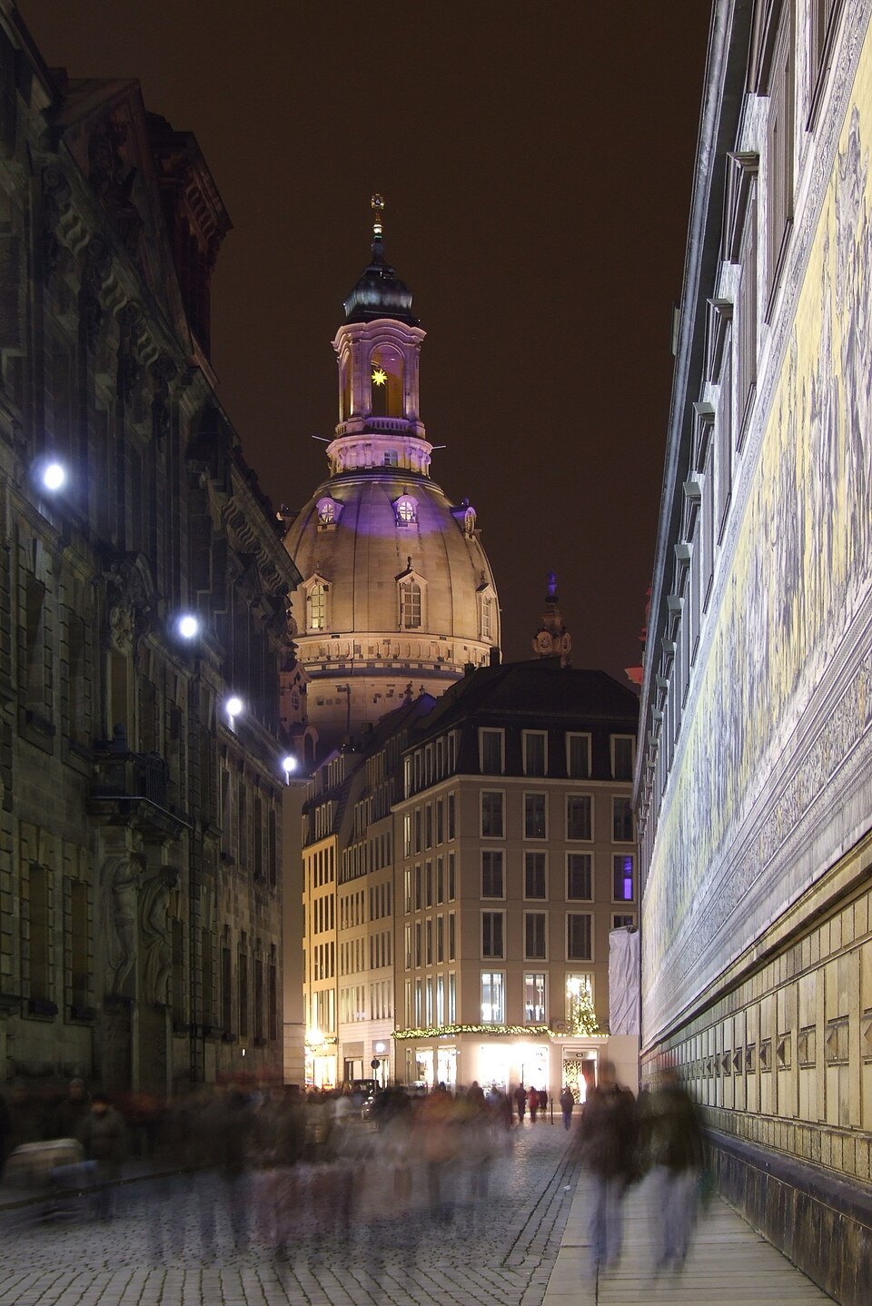Augustusstraße at night with the Frauenkirche lit