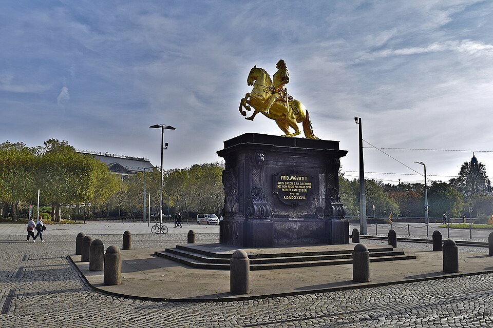 The statue seen from the east across the square