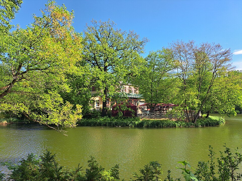 The Carolaschlösschen by the lake in the Großer Garten
