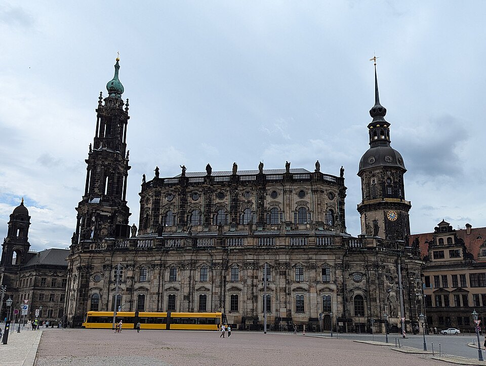 The Hofkirche on the Theaterplatz