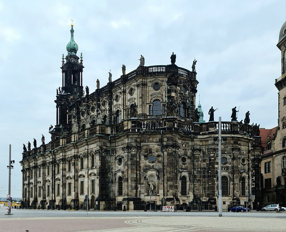 The Hofkirche and its tower on Schlossplatz