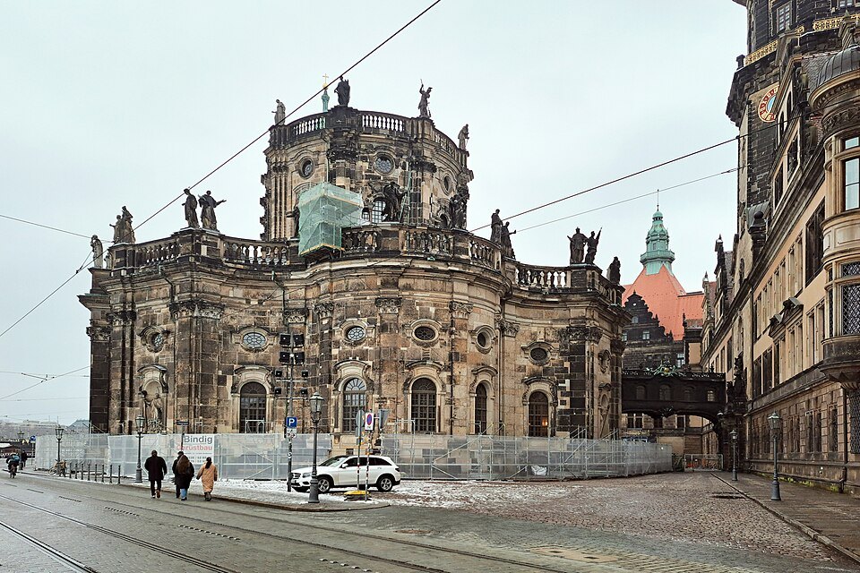 The Hofkirche from the street in winter