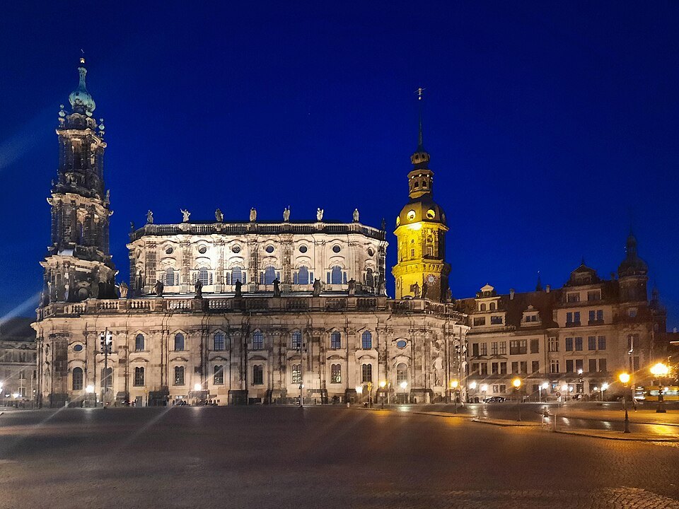 The Hofkirche and the palace lit at night