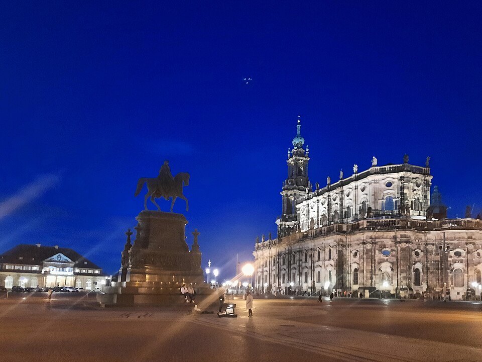 The Hofkirche and King Johann statue at dusk