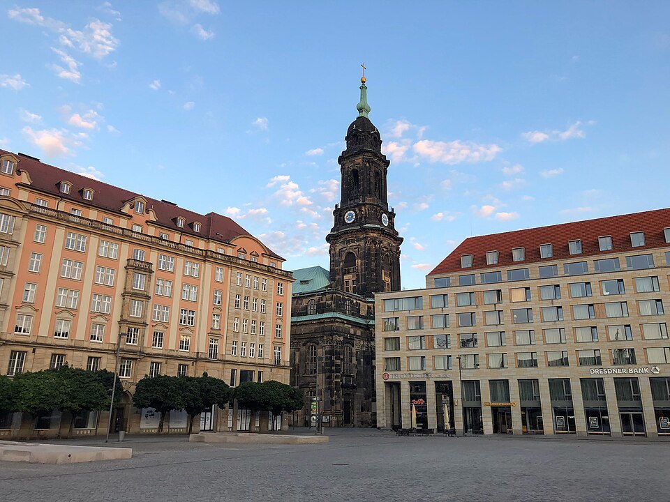 The Kreuzkirche between the Altmarkt blocks
