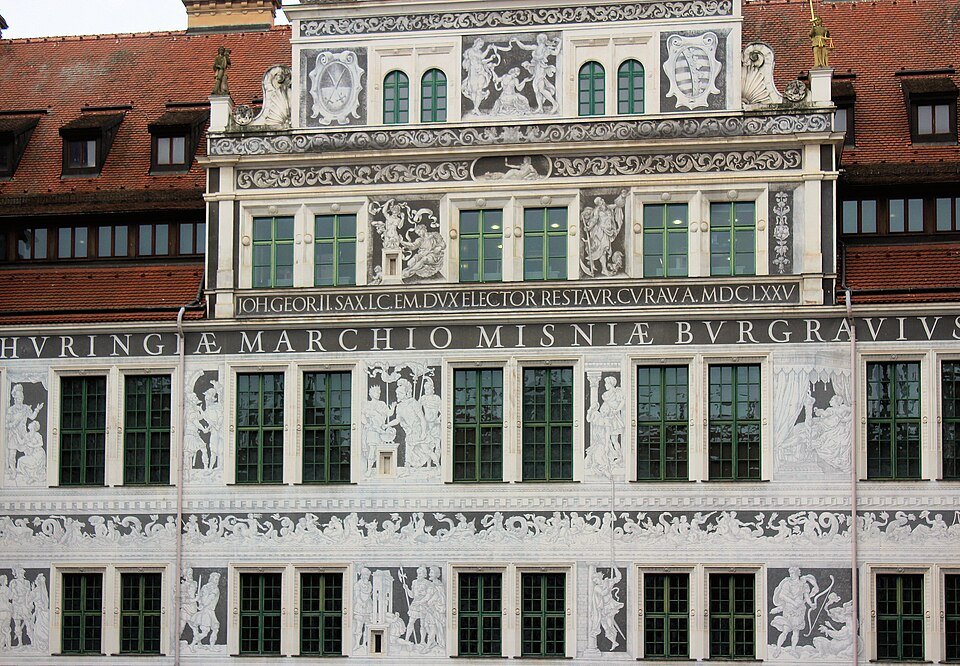 Sgraffito decoration in the great courtyard