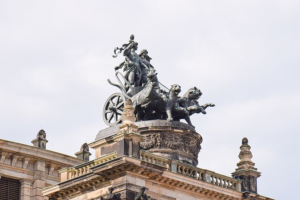 The bronze quadriga above the Semperoper's entrance