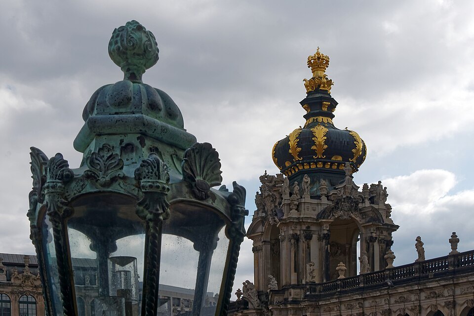 A bronze lantern before the Kronentor